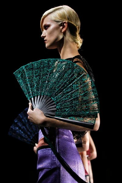 Look 17